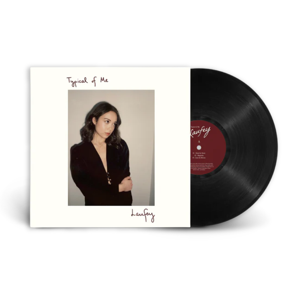 Laufey – Typical of Me officiële vinylhoes