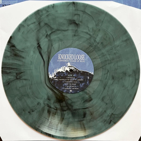 Knocked Loose – A DIFFERENT SHADE OF BLUE – achterkant hoes