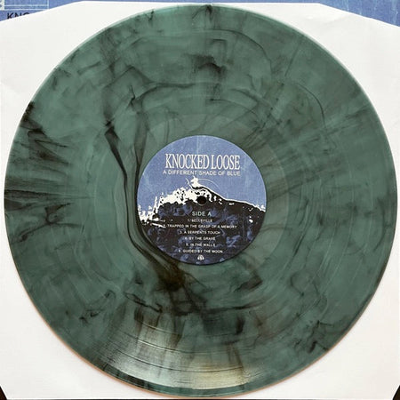 Knocked Loose – A DIFFERENT SHADE OF BLUE – achterkant hoes